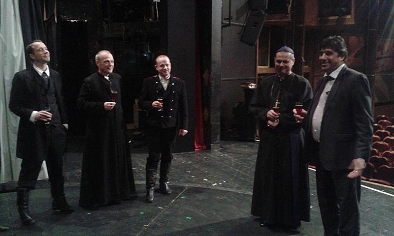 Pezsgős köszöntés a József Attila Színházban Nemcsák Károly Tóth Tibor Bernáth Tamás Mokos Attila Szabó Viktor