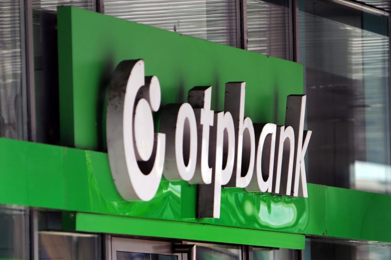 20160823otp bank a kalvin teren3 Custom