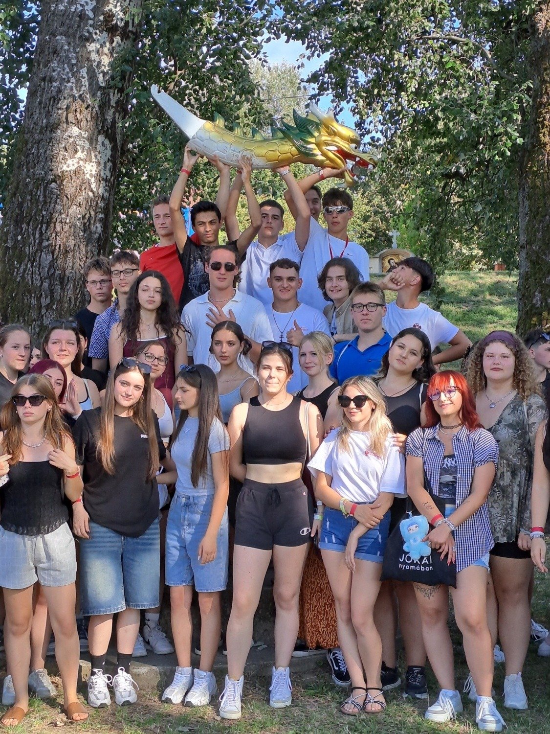 Rákoczi táborban a Selyések 2 Ismet tart karokkal SJG2