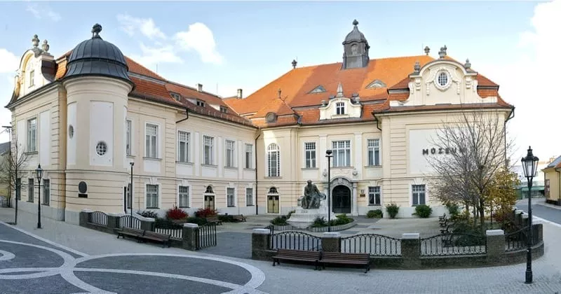 podunajske muzeum v komarne kulturny palac z expozice historie a vyvoja dejin mesta komarna od roku 1849 foto©szabo laszlo afiap large 800 420