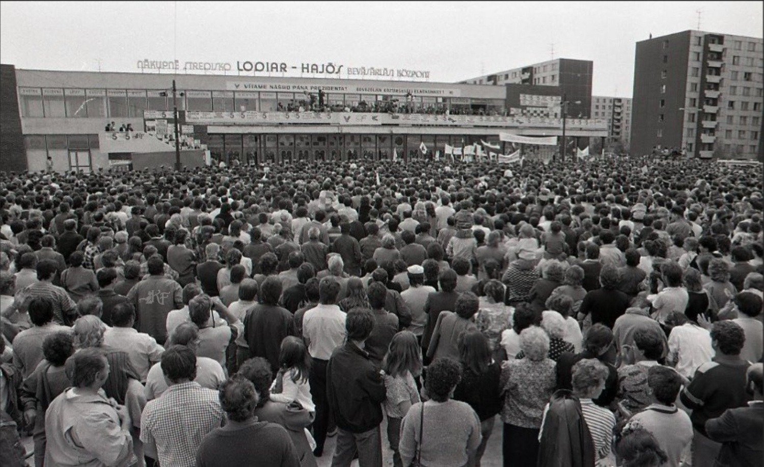 Ilyen volt a Bársonyos forradalom Komáromban 13 12555164914778849757435605589440981940188406n