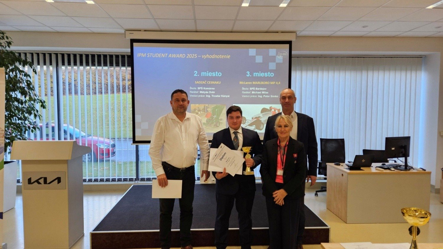 IPM Student award scaled 1