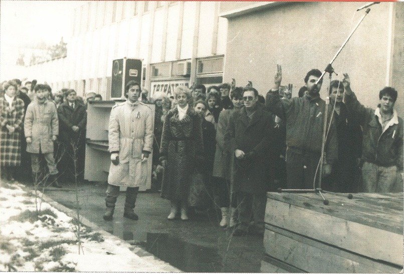 Ilyen volt a Bársonyos forradalom Komáromban 7 Kepernyokep 2025 11 17 161114