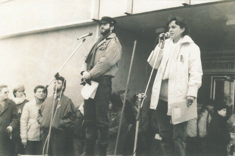 Ilyen volt a Bársonyos forradalom Komáromban 3 Kepernyokep 2025 11 17 161221