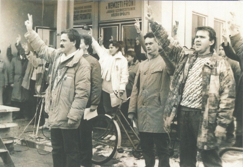 Ilyen volt a Bársonyos forradalom Komáromban 5 Kepernyokep 2025 11 17 161306