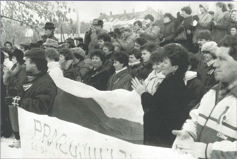 Ilyen volt a Bársonyos forradalom Komáromban 11 Kepernyokep 2025 11 17 161621