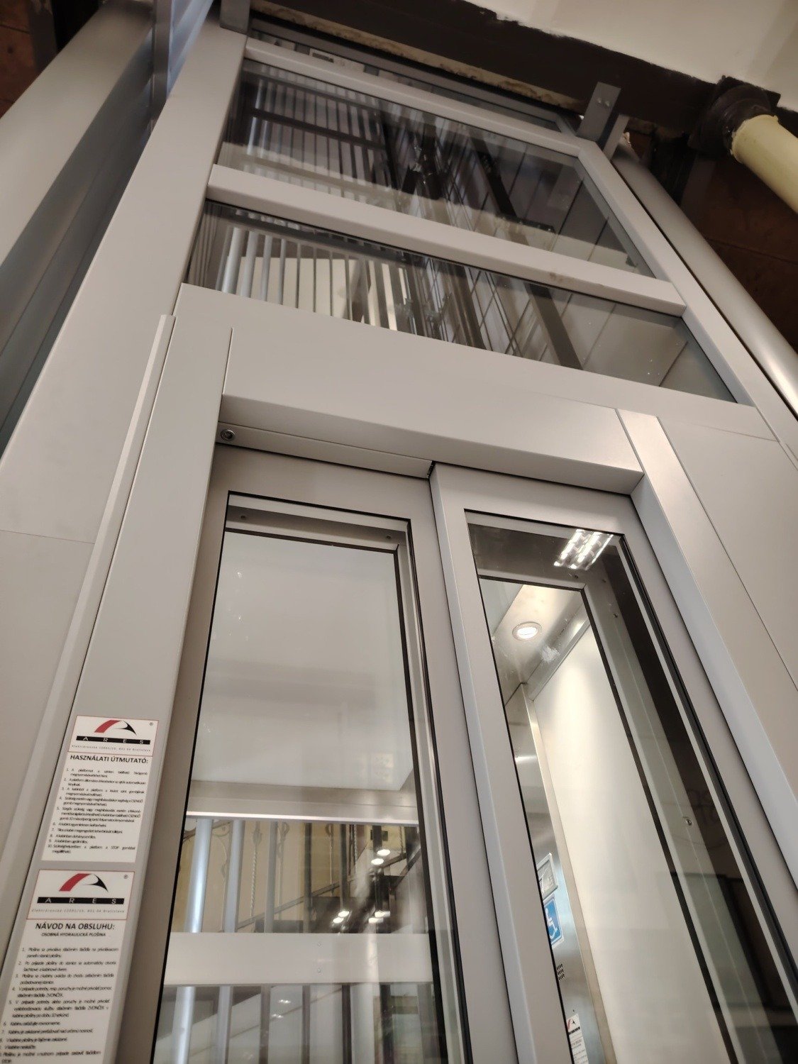 Mozgáskorlátozott felvonó a Selye Gimiben 4 595793354 25424711200478401 255094317296892210 n