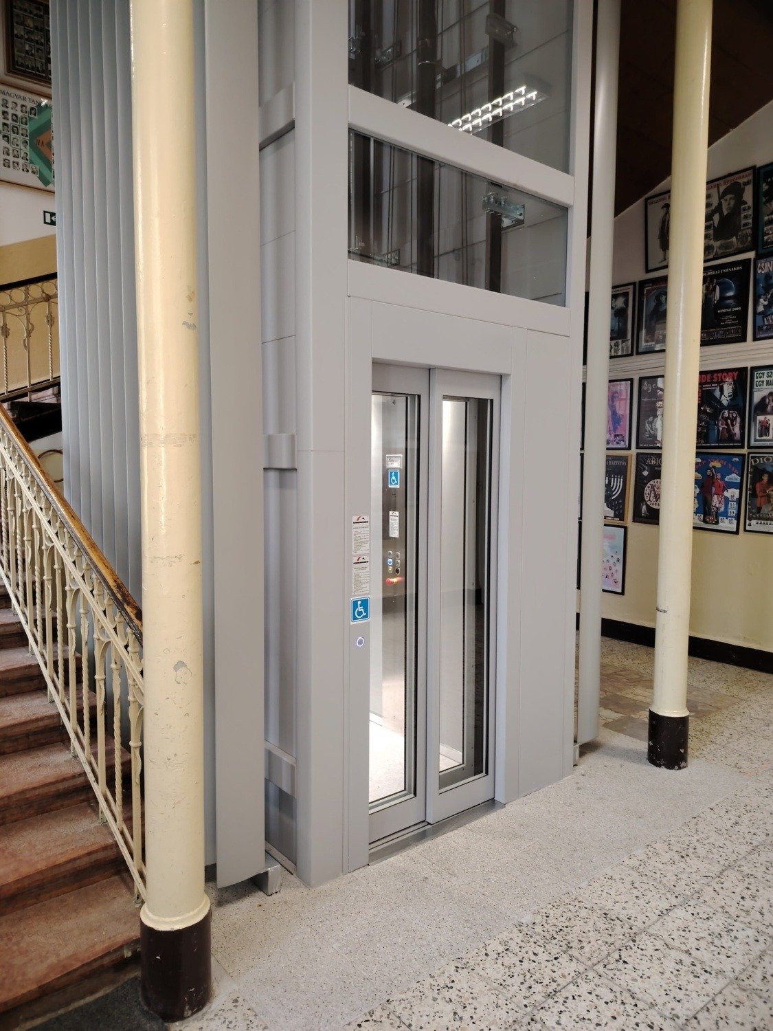 Mozgáskorlátozott felvonó a Selye Gimiben 2 595850372 25424713307144857 2138994199159972071 n