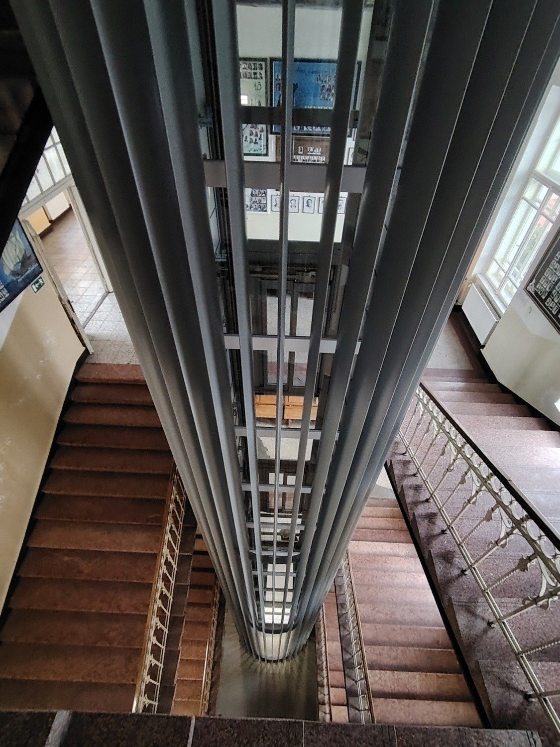 Mozgáskorlátozott felvonó a Selye Gimiben 3 596154855 25424712267144961 9039985781047774310 n