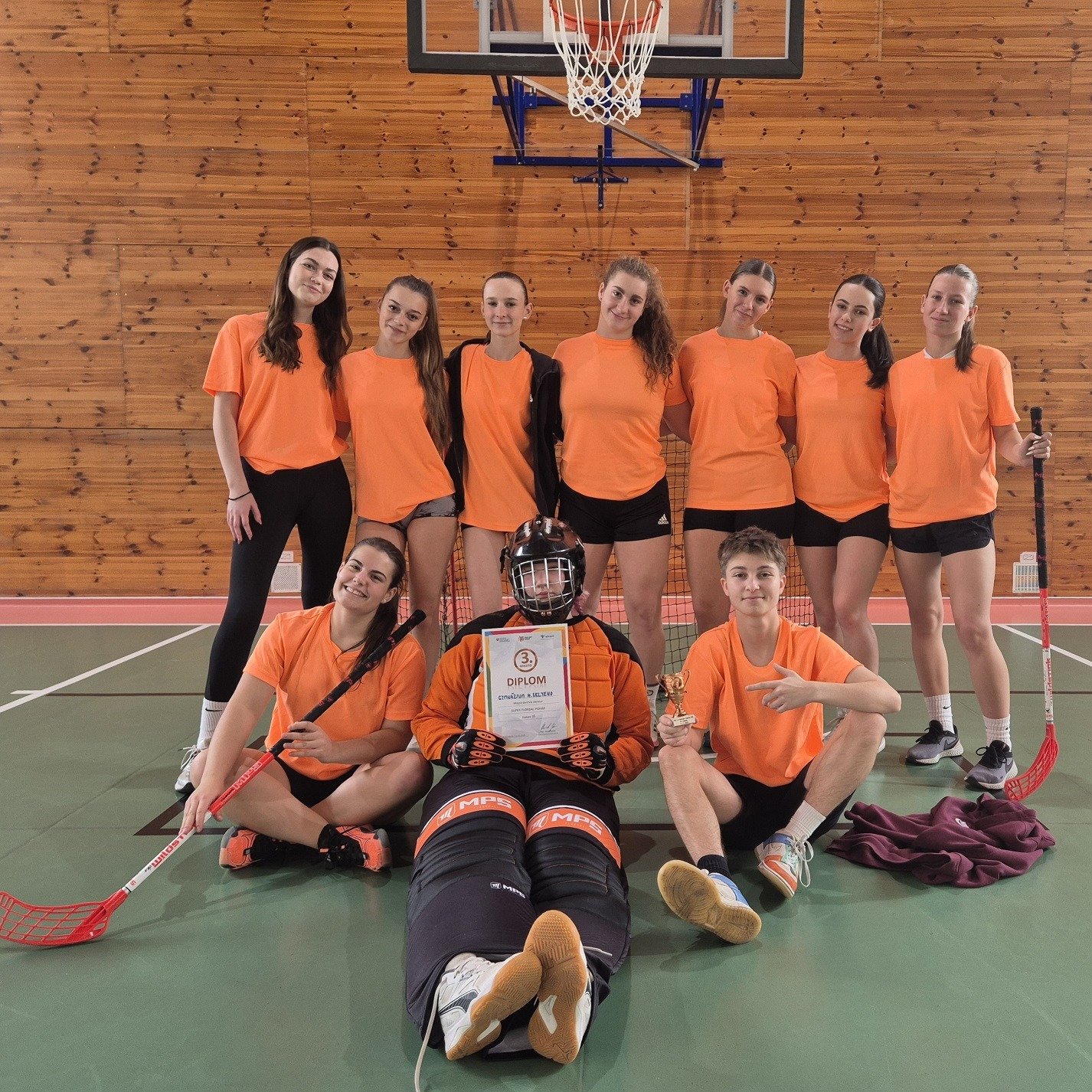 Gazdag oszi sportelet SJG Lanyok florballcsapata