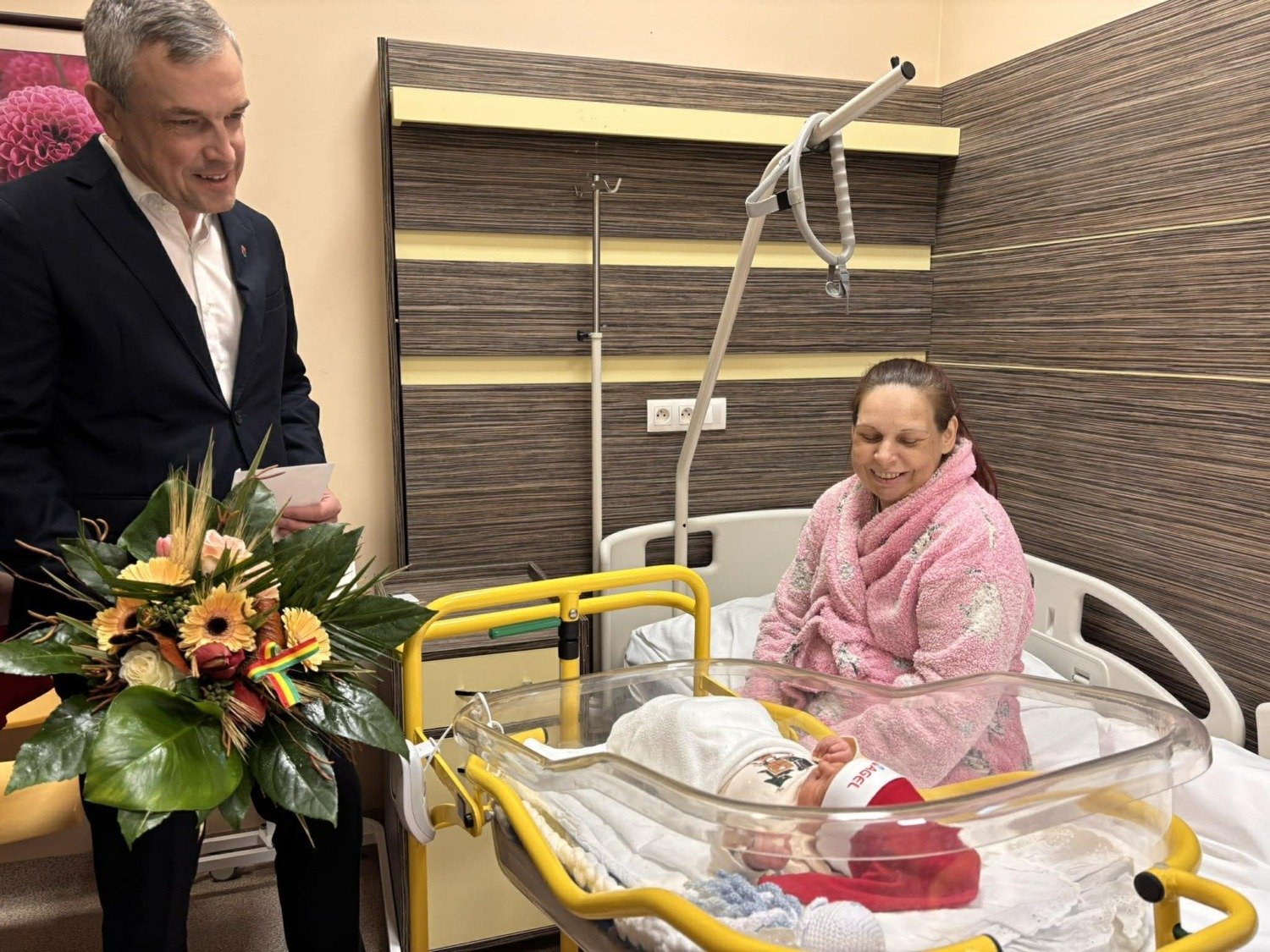 Megszületett Komárom első kisbabája 6 611181821 1473524744780363 6165755355524781611 n