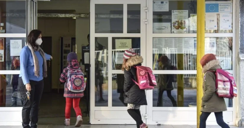 1ef89c9f b8b7 6c94 a892 51cea9c3b6fa