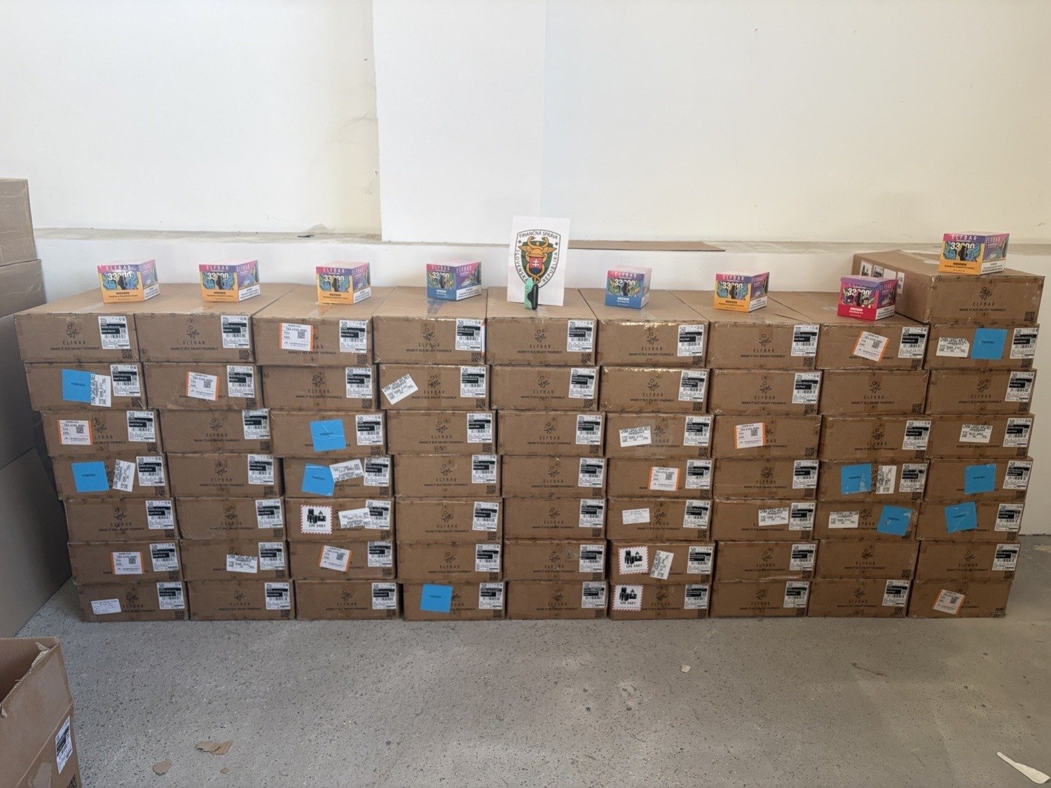 Nagy mennyiségű, illegális dohányárut foglaltak le Komáromban 2 655505053 1428363649331370 6709169155734193456 n