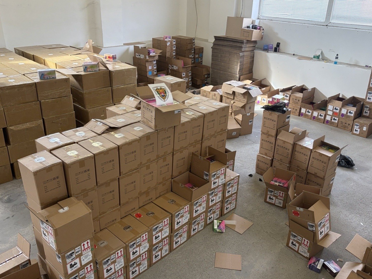 Nagy mennyiségű, illegális dohányárut foglaltak le Komáromban 3 655895688 1428363595998042 3032580094732940771 n