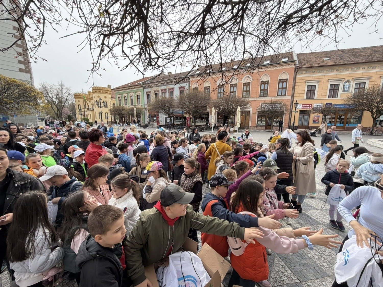 Gyermekekkel telt meg a Klapka tér a víz világnapja alkalmából 18 658075839 1536443458491055 2761234806754275440 n
