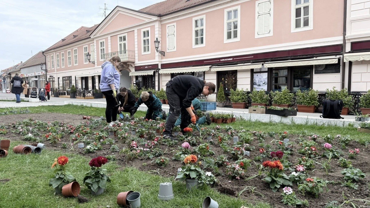 Komárom főtere ismét színesebb és barátságosabb lesz 14 671218012 976213154925701 3568509165037243577 n 1