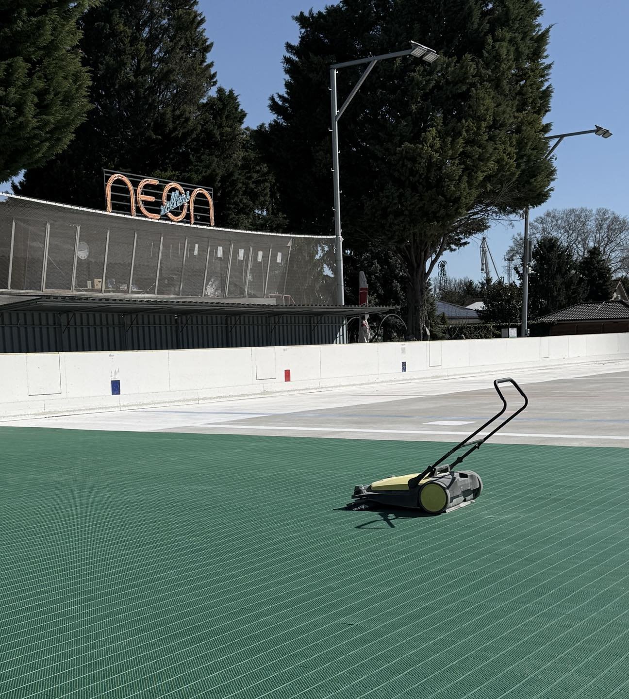 Így lesz jégpályából görkoripálya - Hamarosan nyit a Neon Rollers! 5 671981385 960774186702805 119403085864429436 n