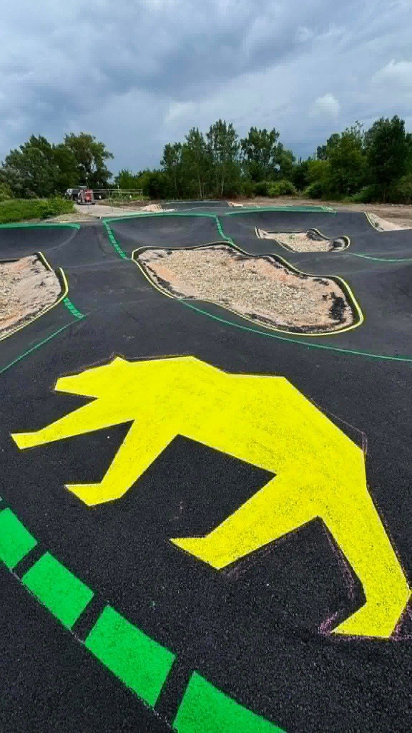 Befejezéséhez közeledik a pumptrackpálya a Vág-parton 6 714503515 10243316856561261 771591247902530770 n