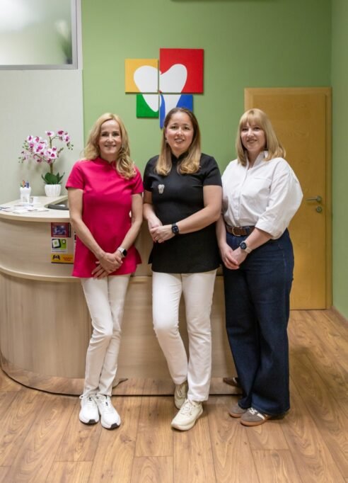 Komáromtól fél órára: fogászat saját laborral Győr belvárosában 2 ColorDent csapat