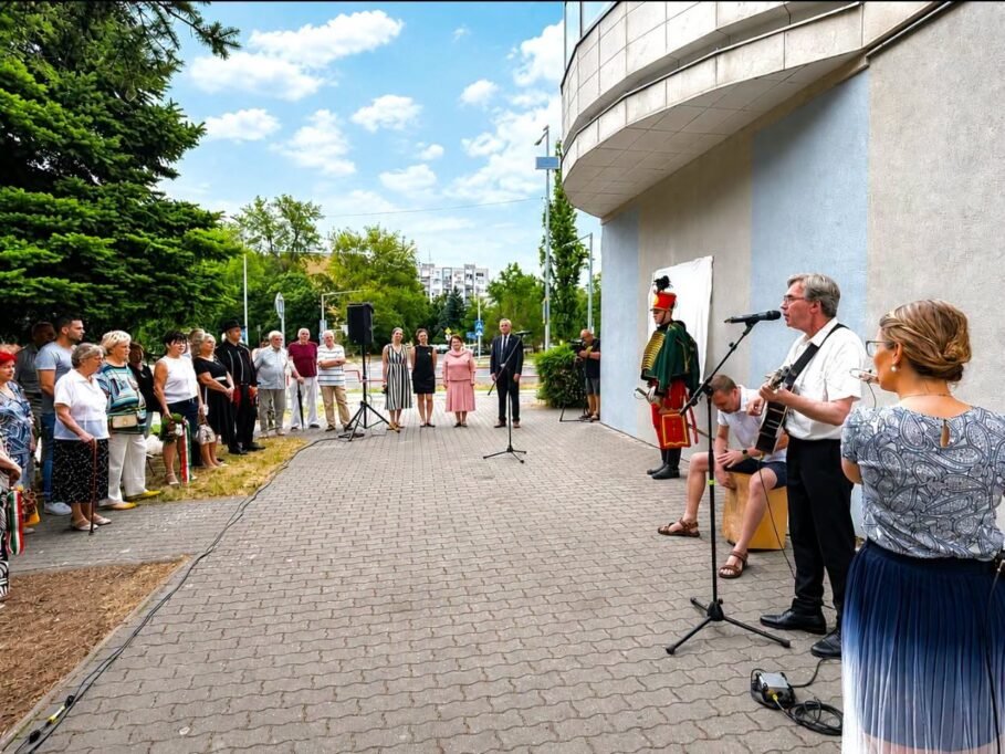 Emléktáblával tiszteleg Komárom a Klapka-induló szerzője előtt 3 751414052 1040887591985790 4240534019068158270 n