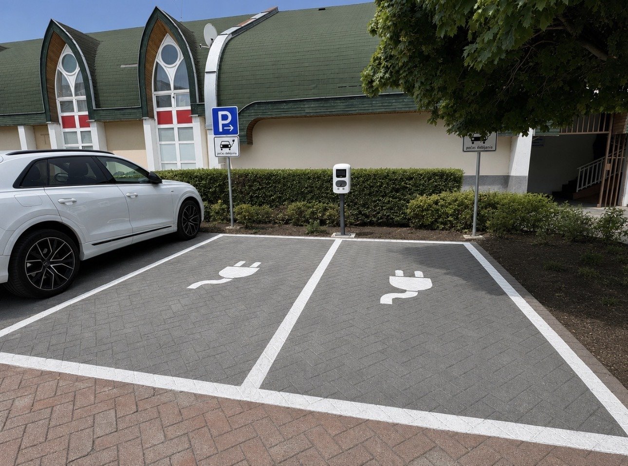 5 új elektromosautó-töltőállomás kezdte meg működését Komáromban 2 Parkolok3