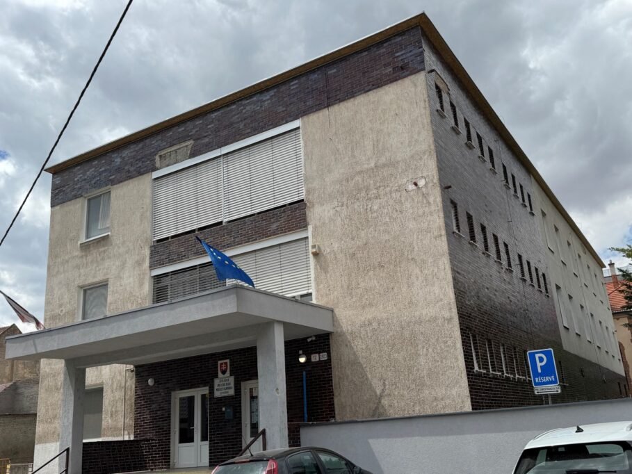 Közel 400 ezer euróból újul meg a Komáromi Művészeti Alapiskola 6 ZUS5
