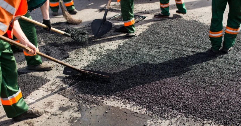 workers on asphalting paver machine during road st 2026 03 17 09 01 10 utc 1