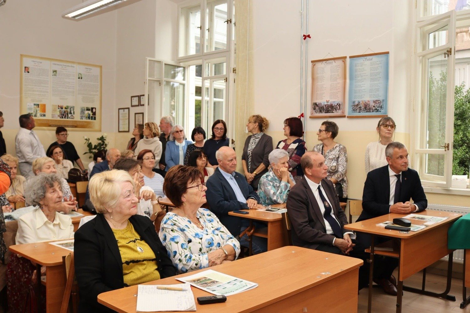 Az Oláh családról neveztek el egy tantermet a komáromi Selye Gimnáziumban 3 821405054 949192740958940 6656394838358452662 n