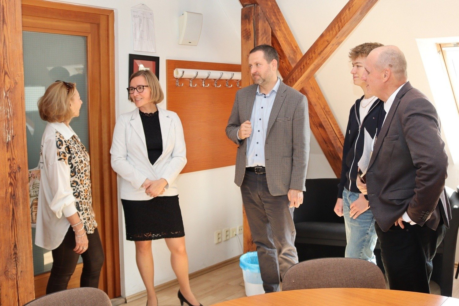 Bögi Viktória, országgyűlési képviselő és államtitkár látogatása a Selye János Gimnáziumban 6 Bogi Viktoria latogatasa SJG6